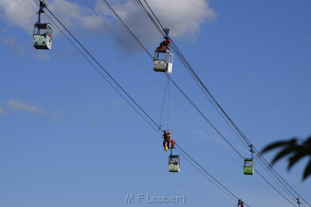 Koelner Seilbahn Gondel blieb haengen Koeln Linksrheinisch P491.JPG - Miklos Laubert